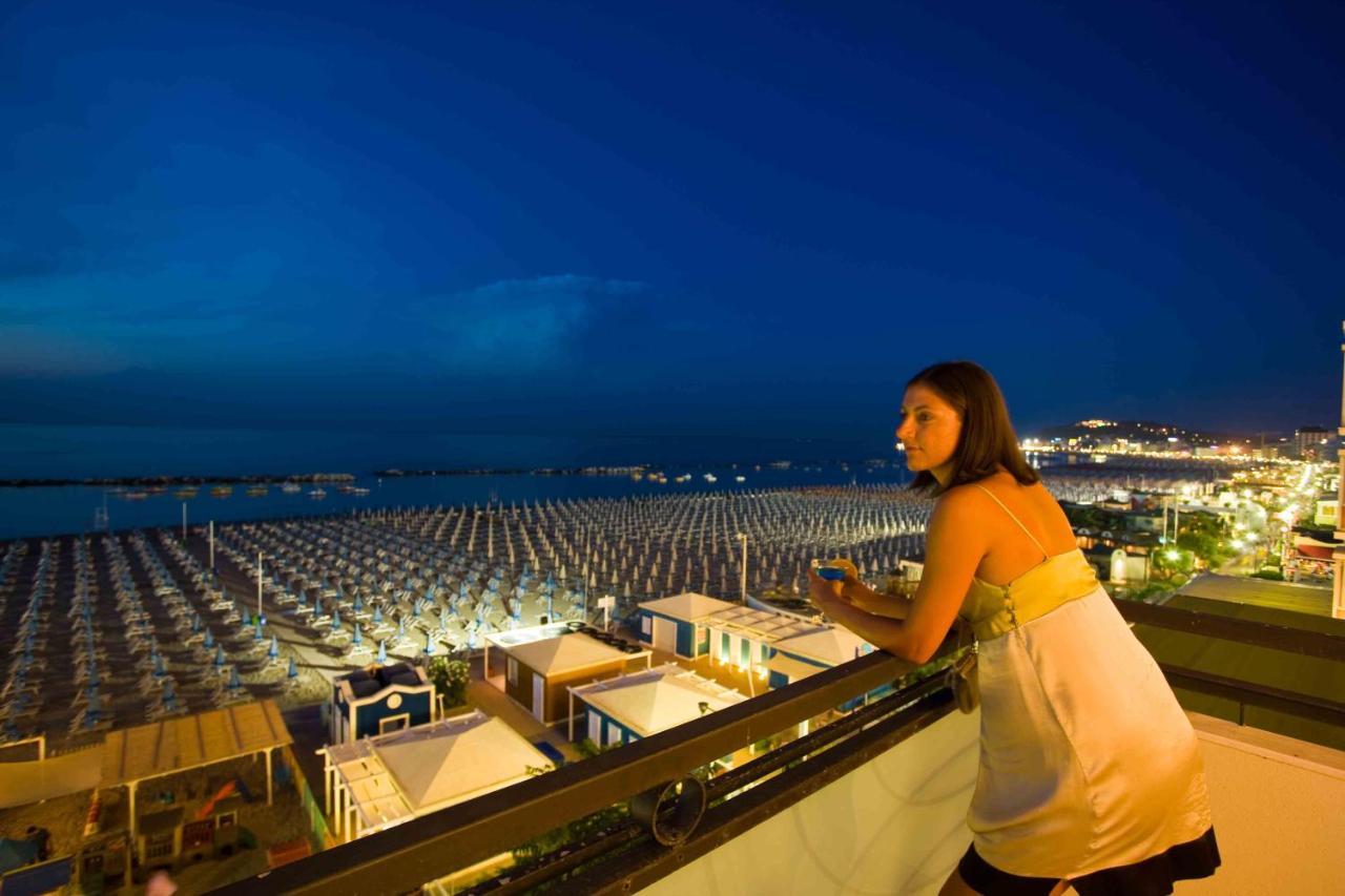 Hotel Negresco Cattolica Luaran gambar