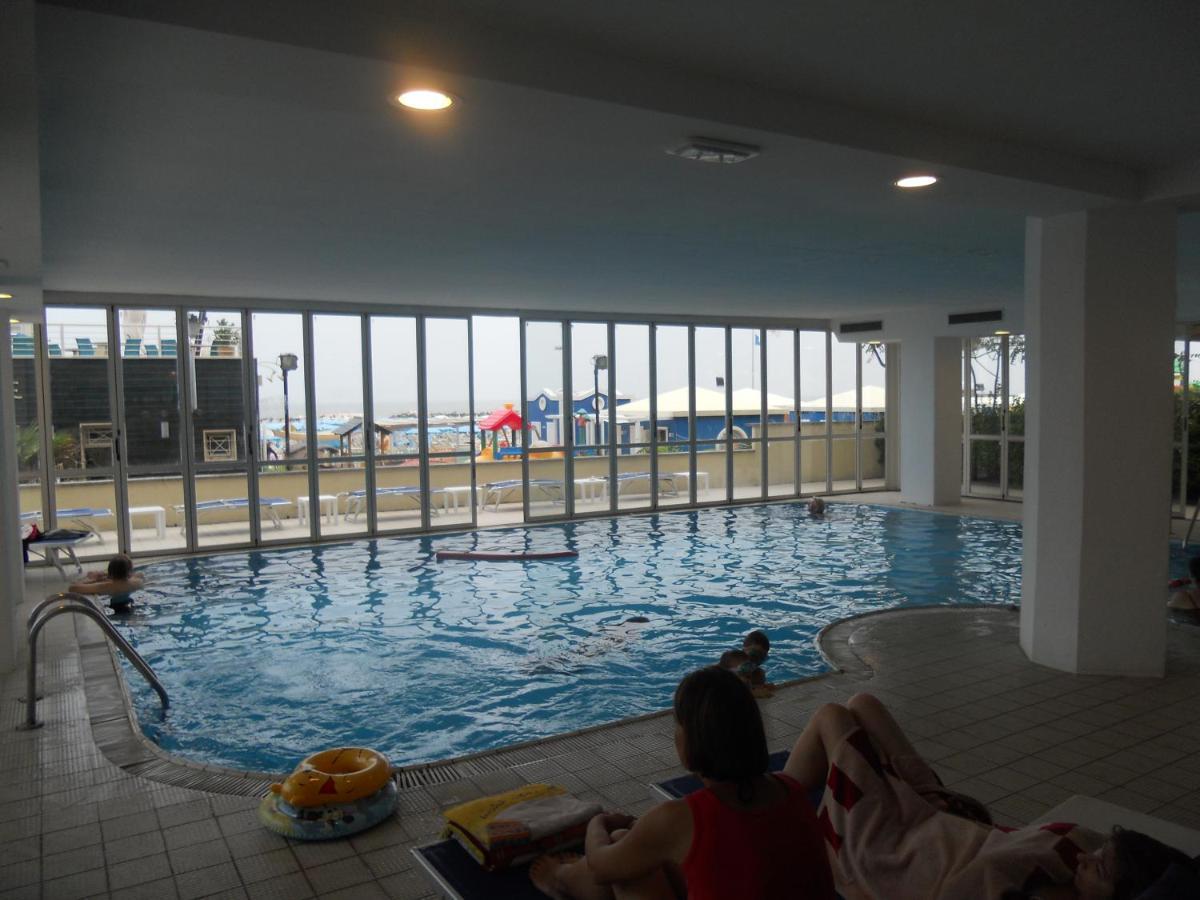 Hotel Negresco Cattolica Luaran gambar