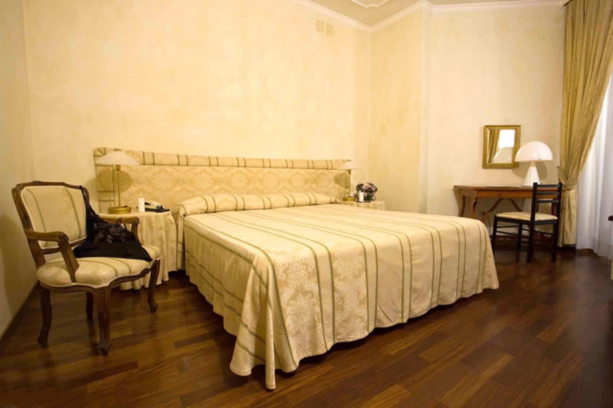 Hotel Negresco Cattolica Luaran gambar
