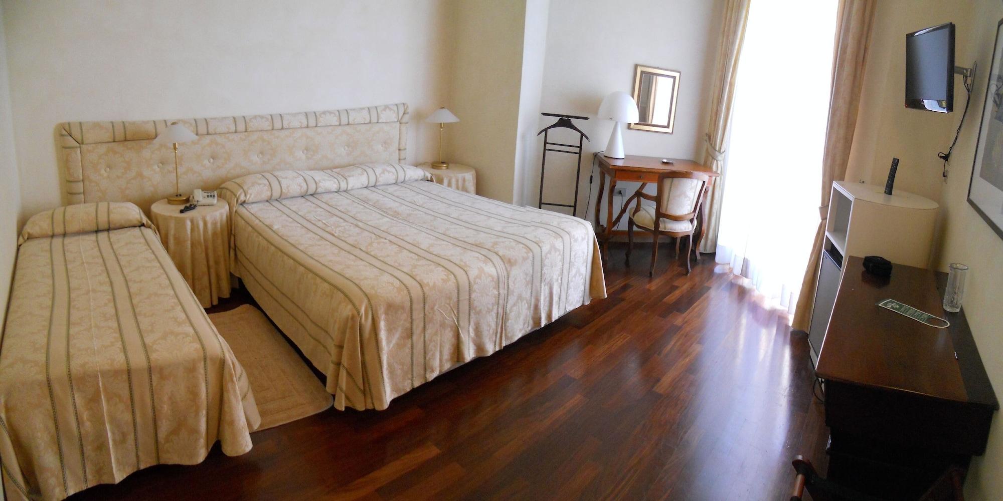 Hotel Negresco Cattolica Luaran gambar