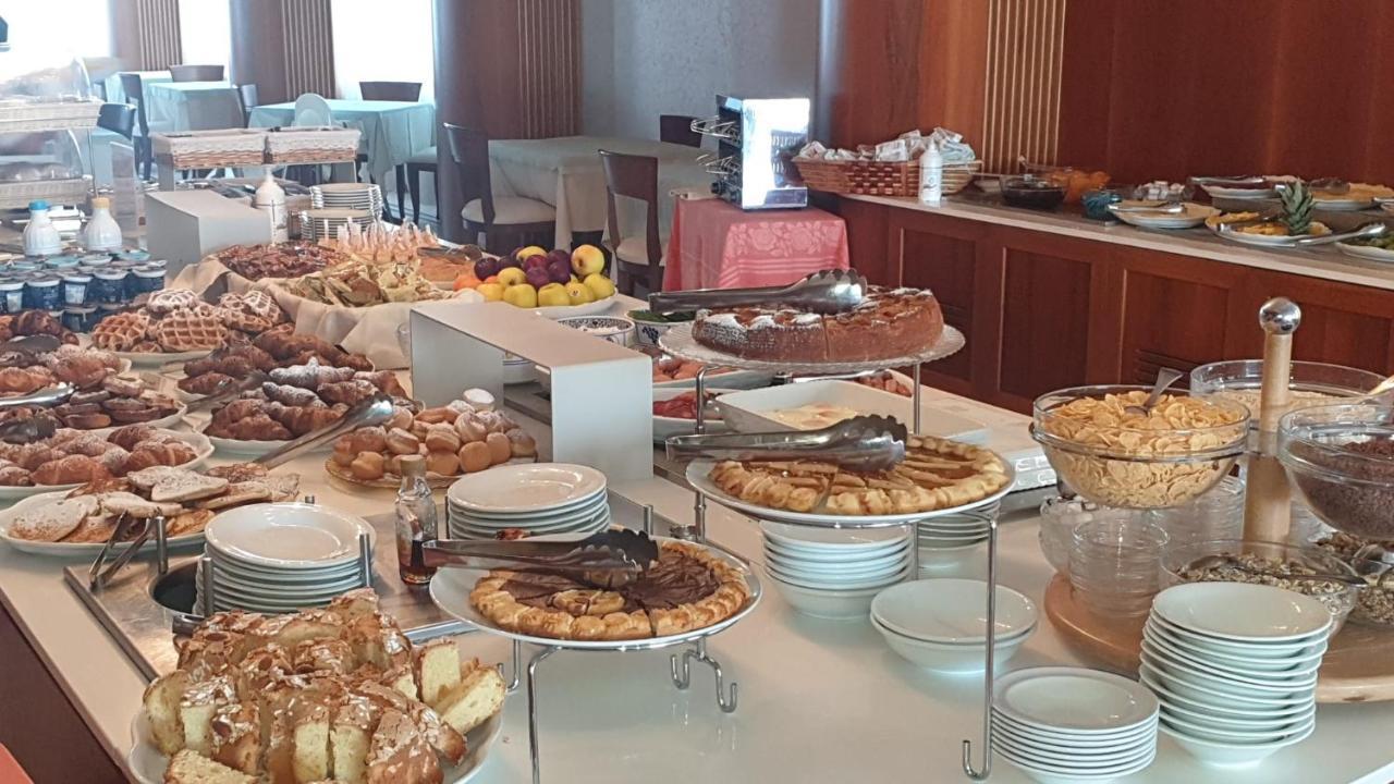 Hotel Negresco Cattolica Luaran gambar