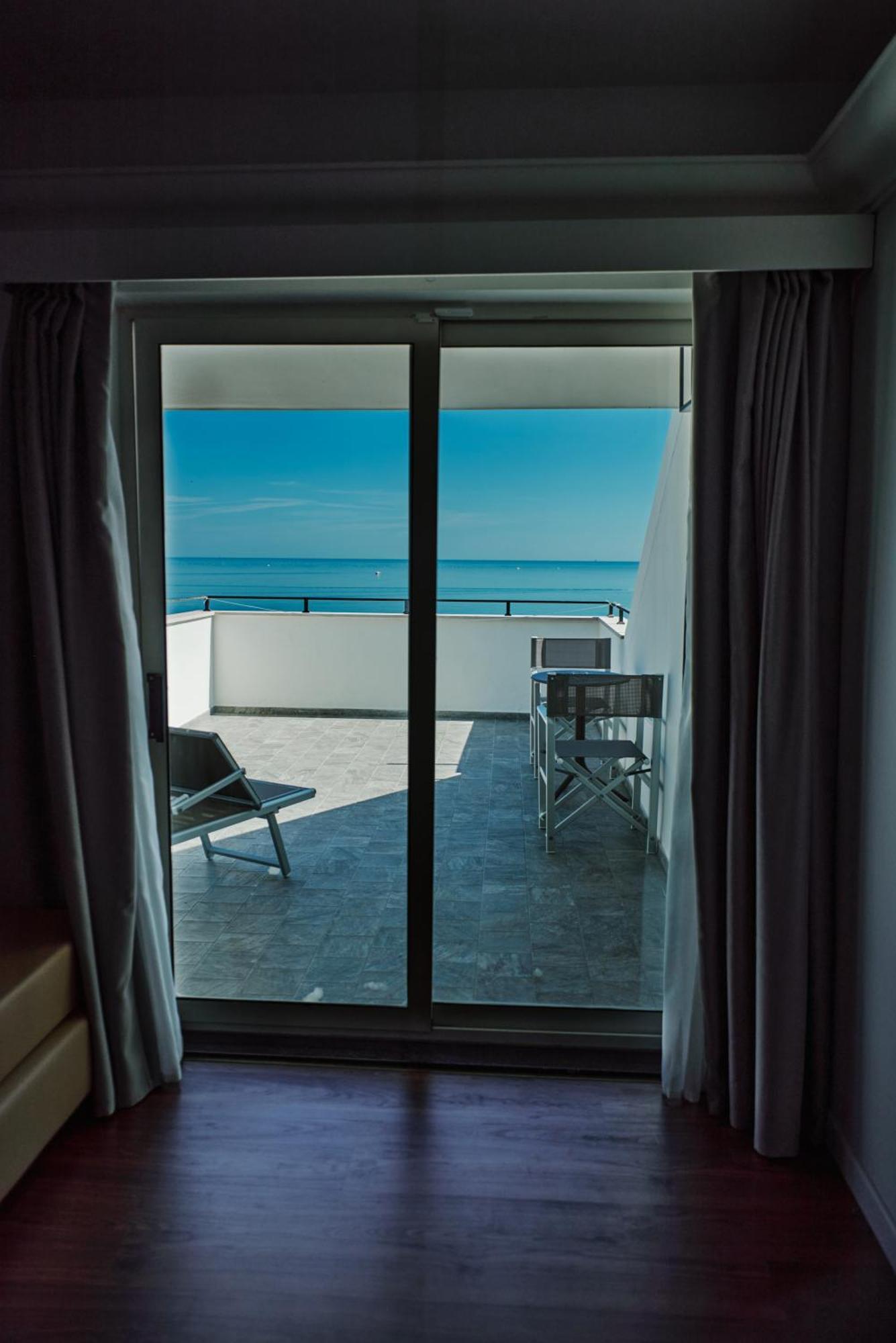 Hotel Negresco Cattolica Luaran gambar