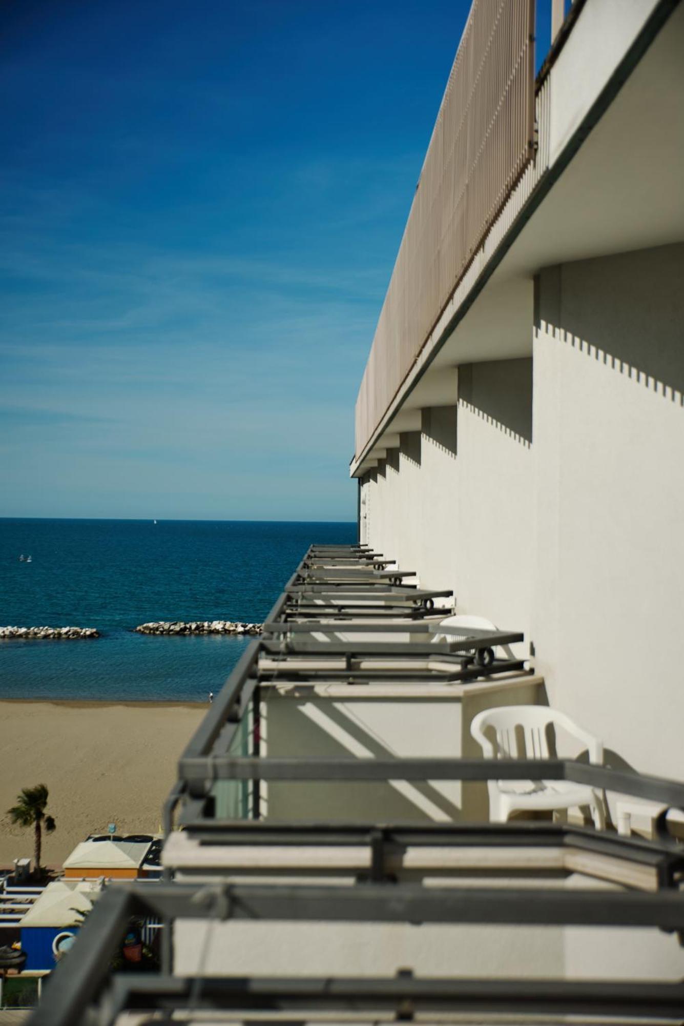 Hotel Negresco Cattolica Luaran gambar
