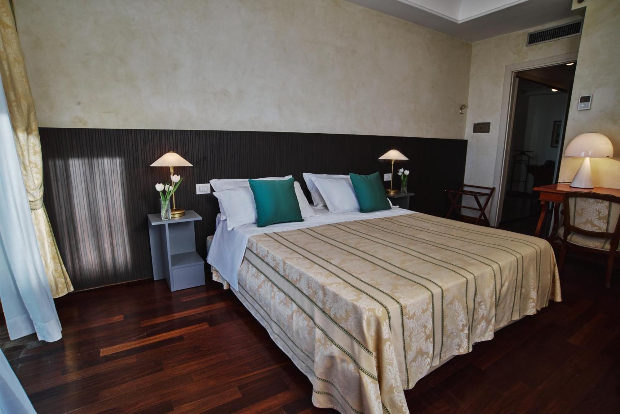 Hotel Negresco Cattolica Luaran gambar