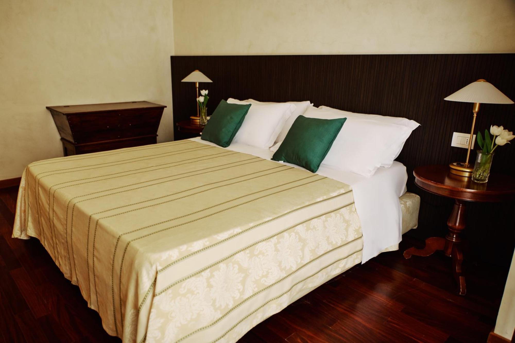 Hotel Negresco Cattolica Luaran gambar