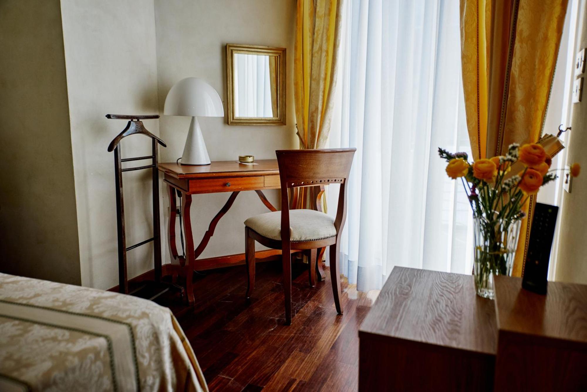 Hotel Negresco Cattolica Luaran gambar