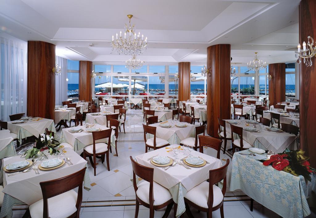Hotel Negresco Cattolica Luaran gambar