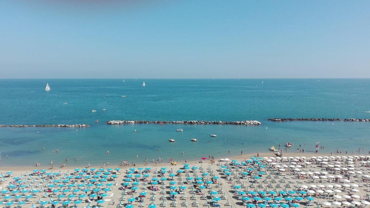 Hotel Negresco Cattolica Luaran gambar