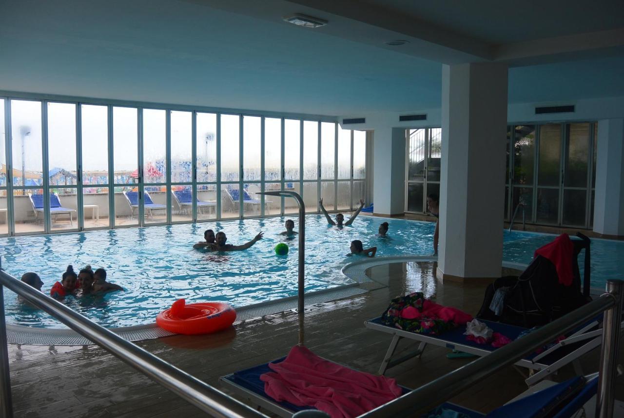Hotel Negresco Cattolica Luaran gambar